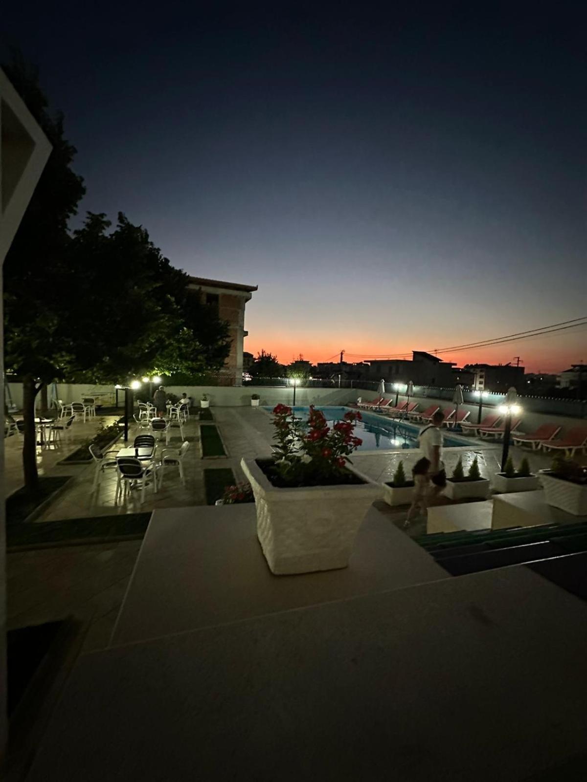 Relax Apartment & Hotel Golem  Exterior foto